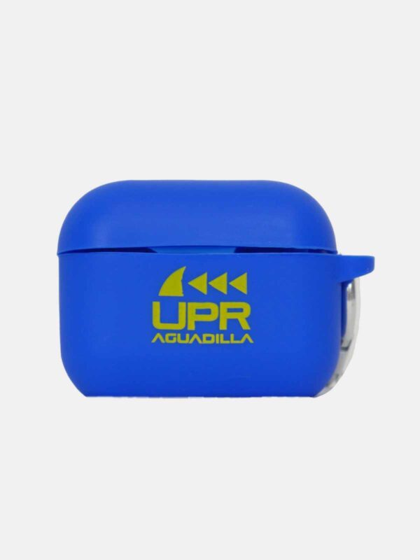 Case de airpods generación 3 en silicona color azul con logo UPR Aguadilla en amarillo