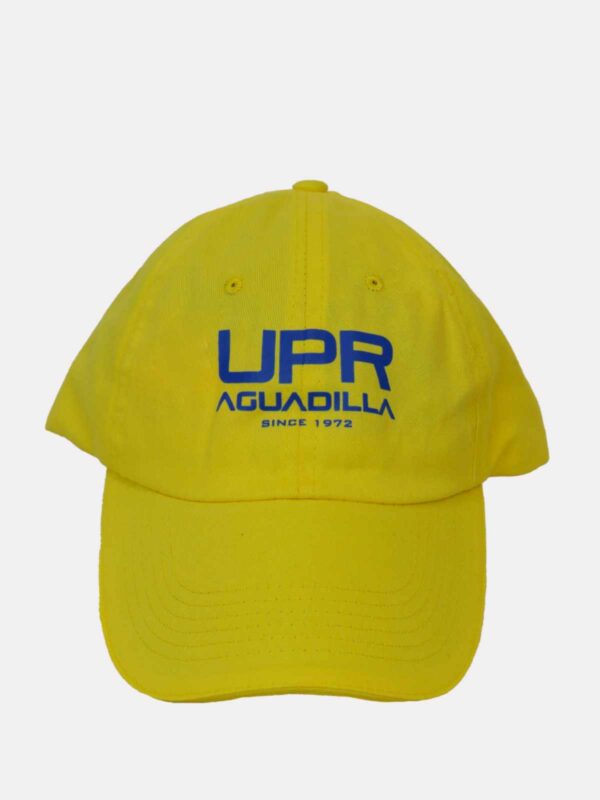 gorra amarilla con logo UPR Aguadilla en azul