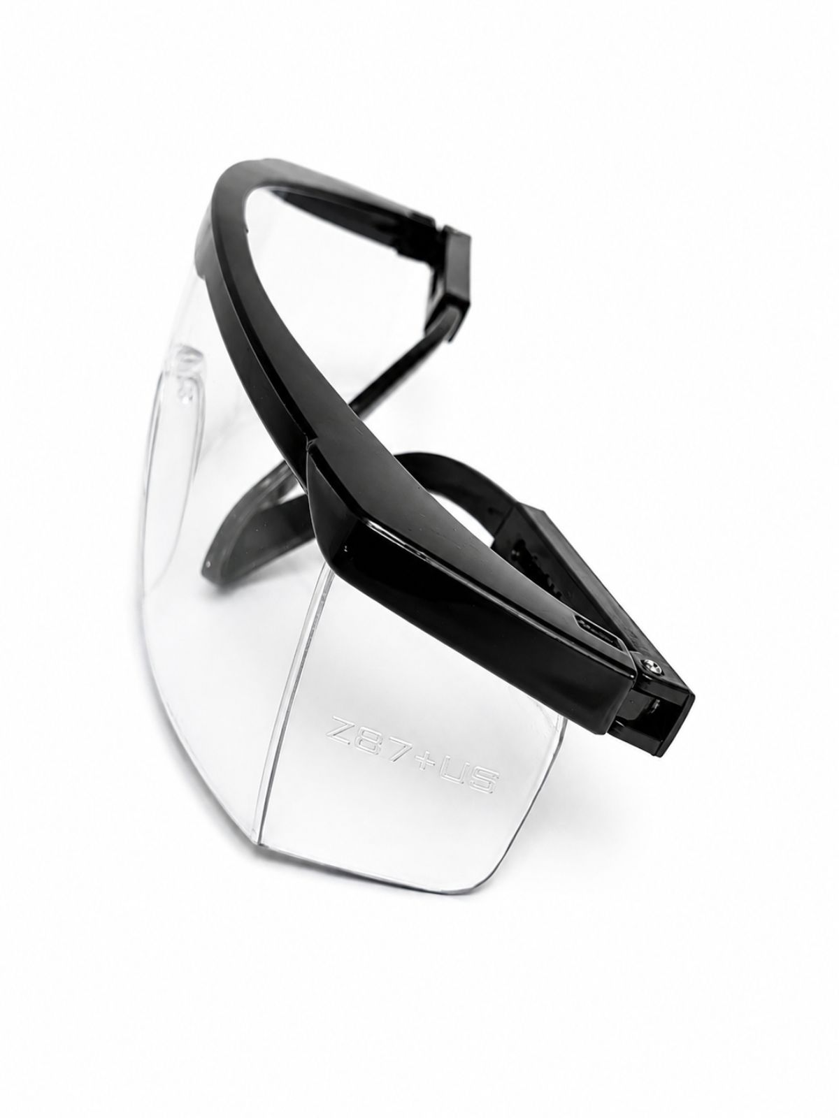 área lateral de gafas de protección para laboratorio con marco color negro y lentes transparentes