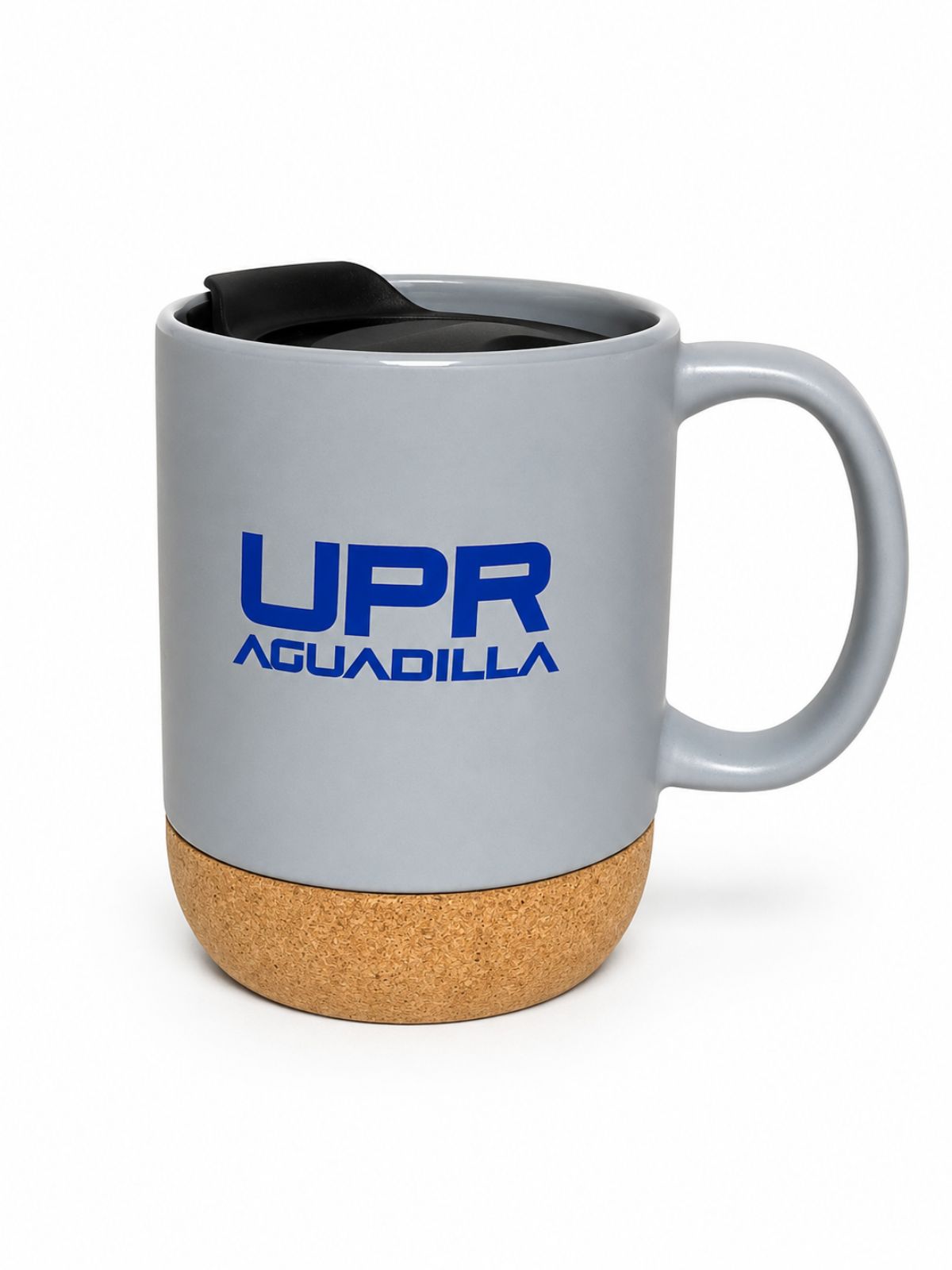 taza en color gris con estampado UPR Aguadilla en color azul royal, base en corcho y tapa negra